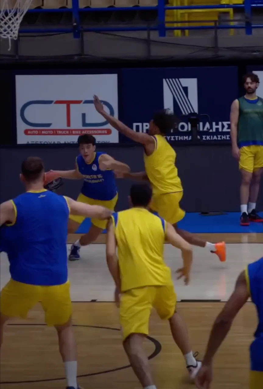 Περιστέρι: Συνεχίζεται η δουλειά στο παρκέ (video)